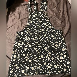 Sunflower overall dress 🌻